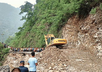 आँबुखैरेनी  मुग्लिन खण्ड बेलुका ७ बजेबाट बिहान ५ बजेसम्म बन्द