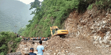 आँबुखैरेनी  मुग्लिन खण्ड बेलुका ७ बजेबाट बिहान ५ बजेसम्म बन्द