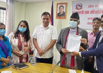 मुुख्यमन्त्री पोखरेललाई कर्मचारी युनियनको ज्ञापनपत्र