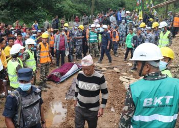 काभ्रेमा पहिरोले पुरिएर एकै घरका ३ जनाको मृत्यु(तस्विर सहित)