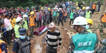 काभ्रेमा पहिरोले पुरिएर एकै घरका ३ जनाको मृत्यु(तस्विर सहित)