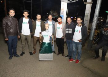 युवा नेता  पौडेललाई  रोबोटले माग्दै