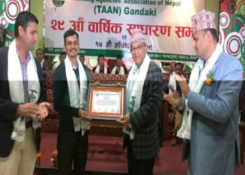 टान गण्डकीवाट अधिकारी र भट्ट सम्मानित