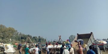 धान बिक्री गर्न रातभर किसान खुला आकाशमुनि