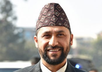 उपप्रधान र गृह मन्त्रालय लिएर रवि लामिछानेले  लिए सपथ