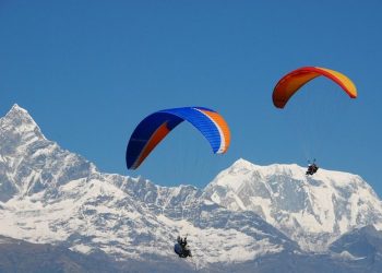 सराङ्कोट बाट  पोखराको मान्द्रेढुङ्गामा सर्यो प्याराग्लाइडिङ उडान