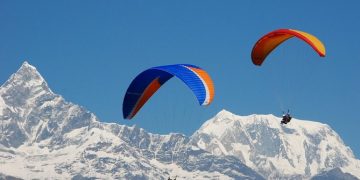 सराङ्कोट बाट  पोखराको मान्द्रेढुङ्गामा सर्यो प्याराग्लाइडिङ उडान