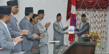 राष्ट्रपति पौडेललाई आयोगद्धारा उपराष्ट्रपति निर्वाचनको प्रतिवेदन हस्तान्तरण