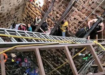 भारतमा  रामनवमी पर्वमा मन्दिर भत्किँदा १३ जनाको मृत्यु