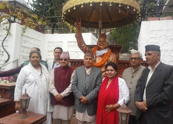 नवनिर्वाचित राष्ट्रपति पौडेल बाँडेगाउ पुगेर भट्टराईको सालिकमा माल्यार्पण