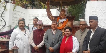 नवनिर्वाचित राष्ट्रपति पौडेल बाँडेगाउ पुगेर भट्टराईको सालिकमा माल्यार्पण