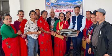 आमा समुहलाई बाध्यवादन सामग्री वितरण