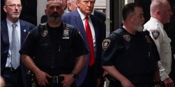 अमेरिकी पूर्वराष्ट्रपति डोनाल्ड ट्रम्प पक्राउ