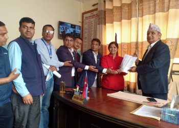 सरकारले ल्याउन लागेकाे निजामती सेवा विद्येयकाे विराेधमा कर्मचारी आन्दोलित