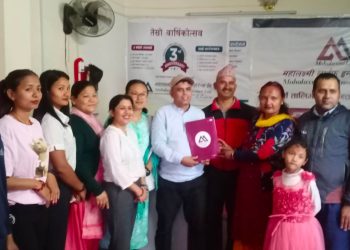 श्रमिकलाई निशुल्क म्यादी बिमा  पोलिसी हस्तान्तरण