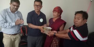 क्यान्सर पीडित गुरुङलाई तनहुँ समाज हङकङको तीन लाख ७५ हजार सहयोग