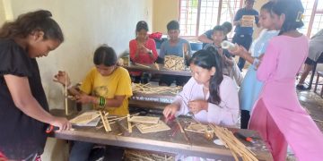 बर्खे बिदामा सीप सिक्दै विद्यार्थी