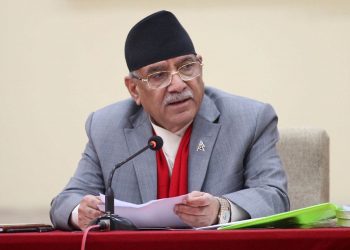 प्रधानमन्त्री प्रचण्डले बंगलादेशकी समकक्षी शेख हसिनासँग भेटवार्ता गर्दै