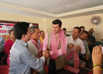 नेकपा एसका तनहुँकाअध्यक्ष कार्की सहित केही कार्यकर्ता एमालेमा समाहित