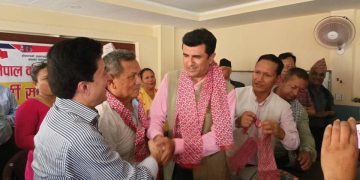 नेकपा एसका तनहुँकाअध्यक्ष कार्की सहित केही कार्यकर्ता एमालेमा समाहित