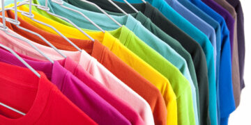 कुन बार कस्तो रङको लुगा लगाउँदा शुभ मानिन्छ ?