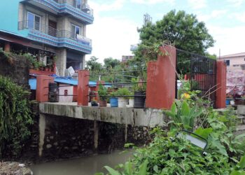 फिर्केखोला मिचेर बनेका संरचना हटाउन पोखरा महानगरको ३५ दिने सूचना