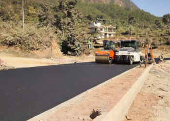 पृथ्वी राजमार्गको डुम्रे- छिर्कन सडक खन्ड कालाेपत्रे शुरू