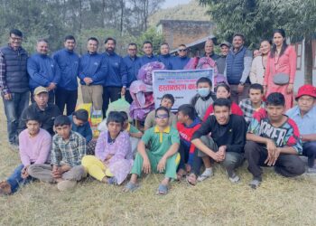 श्रेष्ठ  परिवारबाट खाद्यान्न तथा न्यानो कपडा सहयोग