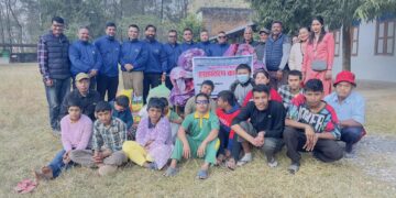 श्रेष्ठ  परिवारबाट खाद्यान्न तथा न्यानो कपडा सहयोग