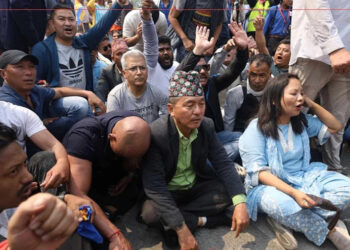 राप्रपाको प्रदर्शनमा झडप, झडपपछि सडकमै बसे लिङ्देन