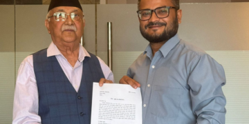 रास्वपाका लागि बनाएको सुझाव मुकुल ढकालले प्रधानमन्त्री ओलीलाई बुझाए