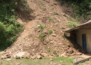 मकवानपुरमा पहिरो खस्दा स्कुल भत्कियो