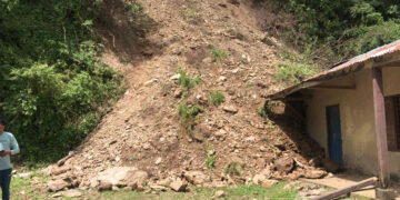 मकवानपुरमा पहिरो खस्दा स्कुल भत्कियो