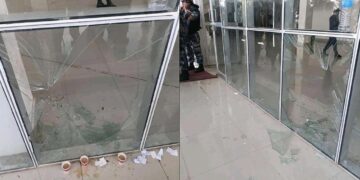 डाक्टरहरूको प्रदर्शन, अज्ञात भीडद्वारा अस्पताल तोडफोड