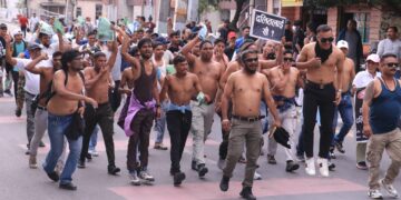 दलित युवाहरूले गरे अधिकारको माग गर्दै  अर्धनग्न प्रदर्शन