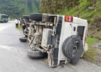 बिरामी बोकेको एम्बुलेन्स दुर्घटना हुदाँ एक जना गम्भीर घाइते