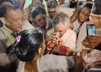 आमरण अनशनमा बसेका  पूर्व मुख्यमन्त्री कार्कीले तोडे अनशन