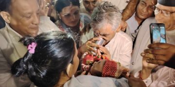 आमरण अनशनमा बसेका  पूर्व मुख्यमन्त्री कार्कीले तोडे अनशन