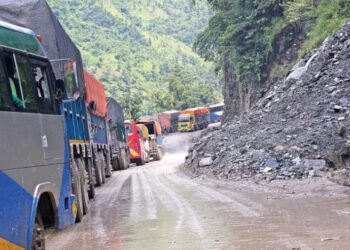 पहिरोले गण्डकीमा सात सडक रोकिए