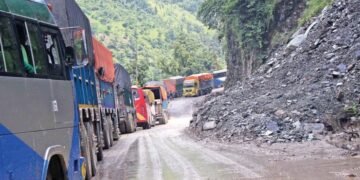 पहिरोले गण्डकीमा सात सडक रोकिए