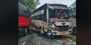 नारायणगढ-मुग्लिन सडकमा दुई ठाउँमा पाँच गाडी दुर्घटना