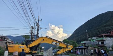 गाउँपालिका अध्यक्षले उप्काइदिए पृथ्वी राजमार्गको कालोपत्रे