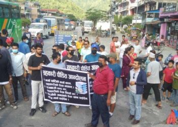 मुग्लिनमा रवि लामिछानेविरुद्ध नाराबाजी