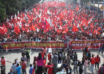 सरकारविरुद्ध सडकमा माओवादी