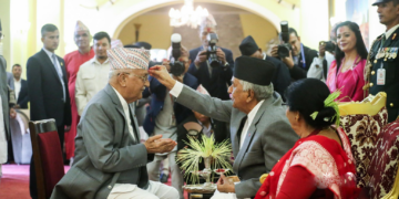 प्रधानमन्त्रीले लगाए  राष्ट्रपतिसँग टीका
