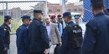 पूर्वमन्त्री अधिकारीलाई मुद्दा नचलाउने सरकारी वकिलको निर्णय