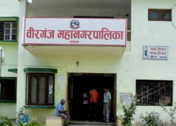 किशोरीलाई आत्मरक्षा तालिम दिँदै वीरगन्ज महानगर