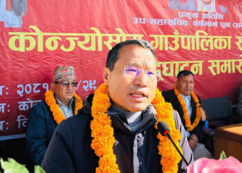 केपी ओलीलाई वर्षमान पुनको चेतावनी- सिसाको घरमा बसेर अरुलाई ढुंगा नहान्नुस्