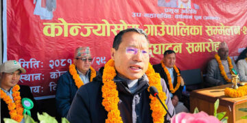 केपी ओलीलाई वर्षमान पुनको चेतावनी- सिसाको घरमा बसेर अरुलाई ढुंगा नहान्नुस्