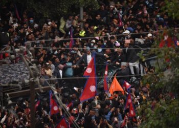 पोखराबाट फर्किंएका पूर्वराजा ज्ञानेन्द्रलाई काठमाडौंमा स्वागत (फोटो फिचर)